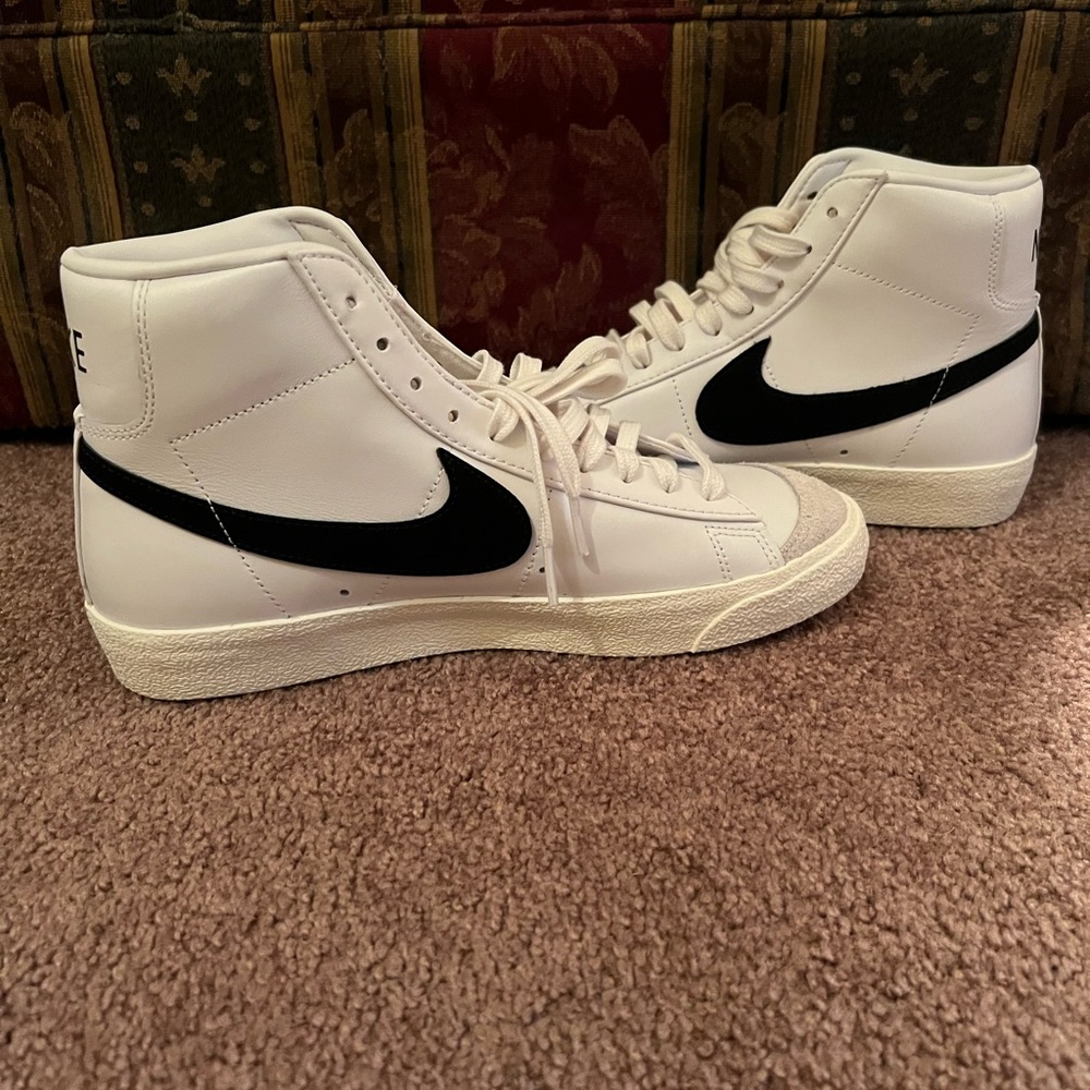 Nike Blazer Mid '77 Black/white Men’s Size 8/ Women’s Size 9.5